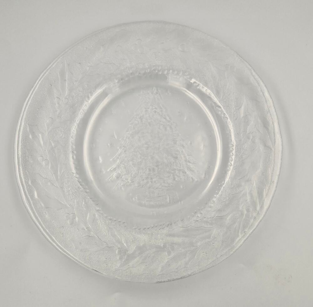 Set of Two Arcoroc Holly Tree Dinner Plates Made of Pressed Crystal Glass